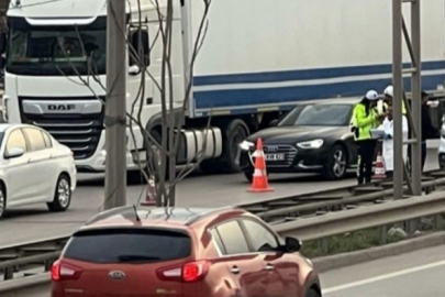 Kocaeli'de motosiklet sürücüsü tırın altında can verdi