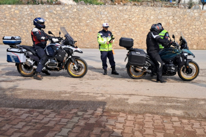 Jandarma Bursa'da kuralsızlara göz açtırmıyor