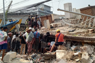 Myanmar'daki depremlerdede ölü sayısı bini aştı!