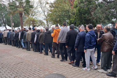 Bursa'da bayramlaşma kuyruğunun sonu görünmedi