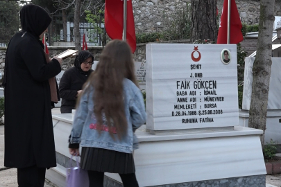 Bursa'da ilk bayram ziyaretleri şehitliğe oldu