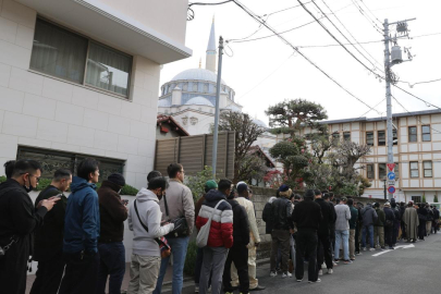Tokyo'da bayram namazı 3 kez kılındı