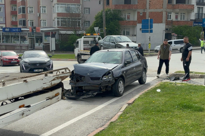 Edirne'de otomobiller çarpıştı: 3 yaralı