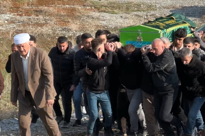 Hakkari Yüksekova'da kazada hayatını kaybeden 17 yaşındaki Arda toprağa verildi