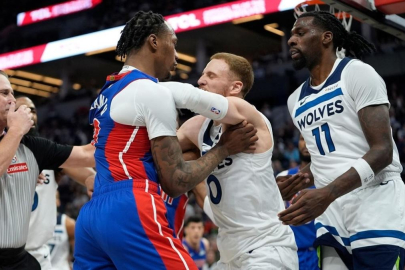 NBA'de gergin maç! 5 oyuncu ve 2 koç atıldı