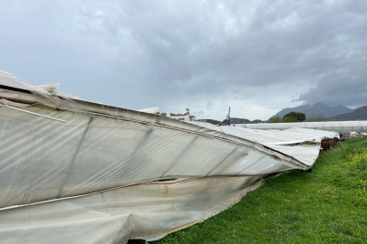 Antalya'da fırtına seralara zarar verdi
