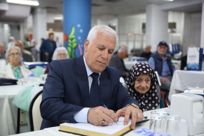 Başkan Bozbey’den Huzurevi’ne bayram ziyareti