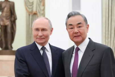 Putin, Çin Dışişleri Bakanı Wang Yi'yi kabul etti