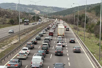 Tatilciler dönüş yoluna geçti! Trafik durma noktasına geldi...