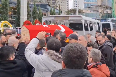 Usta Sanatçı Volkan Konak'a acı veda... Polis barikatı yıkıldı izdiham yaşandı!