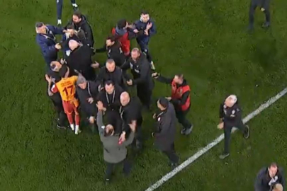 Kadıköy'de ortalık karıştı! Fenerbahçe-Galatasaray derbisi durdu...