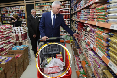 Ticaret Bakanı Bolat alışverişte: Kıyma, süt, kaşar... Tüketim boykotuna karşı sosyal medyasından paylaştı