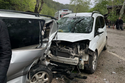 Adana'da 5 kişilik ailenin cenazesinden dönen amca aynı yolda kaza yaptı