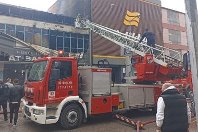 Ankara'da 2 katlı mobilya dükkanında çıkan yangın söndürüldü