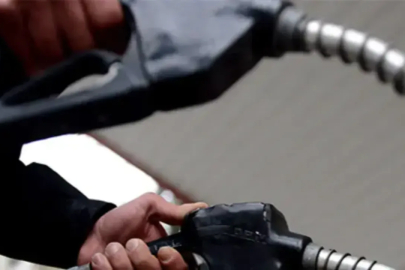 Bu akşam akaryakıta zam var mı? Benzine zam otogaza indirim yapılacak tarih netleşti