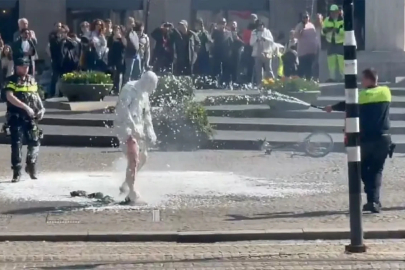 Hollanda'da patlama! Turistlerin arasına soktuğu aracını havaya uçurdu