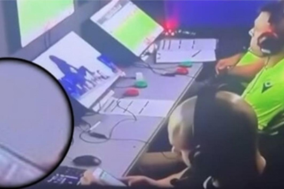 VAR odasında skandal olay! Maçın hakemleri bahis oynarken görüntülendi