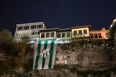 Bursa surlarına dev Bursaspor Bayrağı asıldı