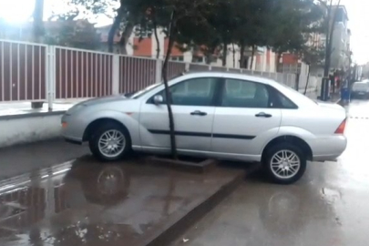 Çorum'da iki otomobil çarpıştı: Yaralanan 14 yaşındaki sürücü, olay yerinden kaçıp hastaneye gitti