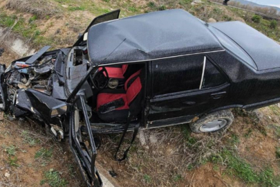 Kütahya Tavşanlı’da Tofaş otomobil su kanalına uçtu: 1 yaralı