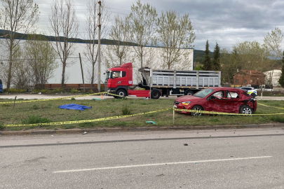 TIR ile otomobil çarpıştı; aynı aileden 4 ölü, 1 yaralı