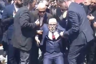 Türkeş’i anma programında dua eden imam bayıldı