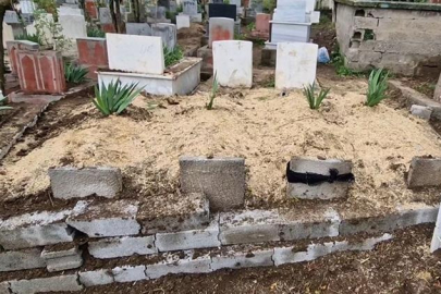 Diyarbakır'da acı görüntü: Baba ve 3 kızı yan yana toprağa verildi