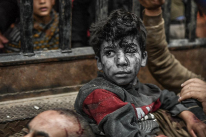 Gazzeli çocuklar katil İsrail'in kıskacında hayatta kalmaya çalışıyor