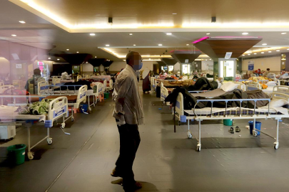 İçinde ölü kertenkele bulunan yemekten zehirlenen 65 öğrenci hastanede