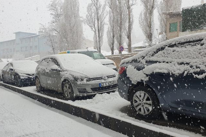 Nisan ayında kar yağışı: Her yer beyaza büründü
