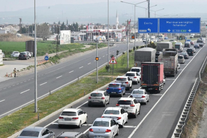 Tekirdağ-İstanbul kara yolunda araç yoğunluğu başladı