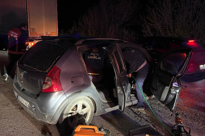 Çorum'da otomobil tıra arkadan çarptı: 1 ölü