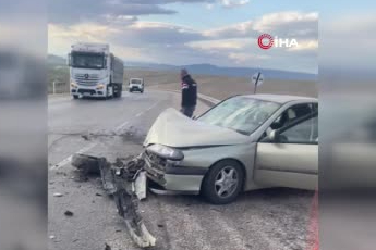 Ankara'da iki otomobil çarpıştı: 1'i ağır 6 yaralı