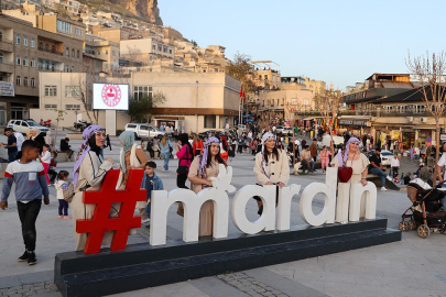 Tarihi kent Mardin'e bayramda turist akını