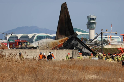 ABD'de pistten kayarak suya düşen uçaktaki 5 kişi yaralandı