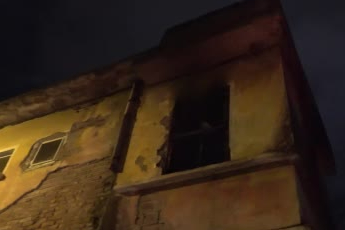 Antalya'da eşyalarını yenilediği evi alevlere teslim oldu