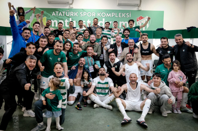 Soyunma odasında büyük sevinç: Şampiyon Bursa!