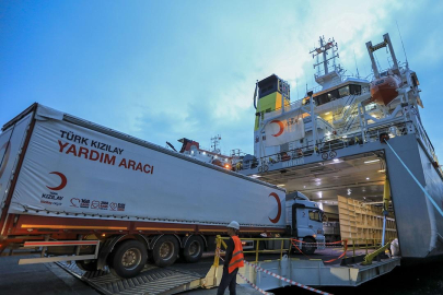 Türk Kızılay'ın yardım tırları Gazzeliler için Refah Sınır Kapısı'nda bekliyor