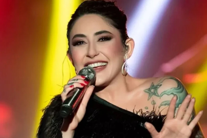 Melek Mosso ismini değiştirdi! Yeni ismini sahnede açıkladı