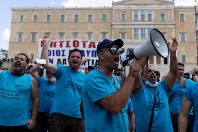 Yunanistan'da işçi ve memurlar 24 saatlik greve gitti