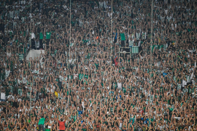 Çıktığı gibi bitti! Bursaspor taraftarı hücum etti…