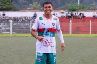 Kaleciyle çarpışan genç futbolcu hayatını kaybetti