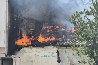 Tekirdağ'da ev alev alev yandı