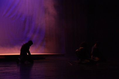 Bursa'da "Sefiller" tiyatro oyunu sanatseverlerle buluştu