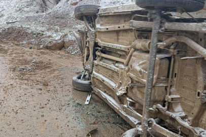 Yozgat’ta hafif ticari araç devrildi