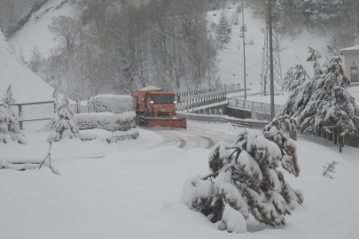Bolu Dağı'nda kar yağışı sürüyor