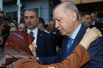 Cumhurbaşkanı Erdoğan, Antalya AK Parti Başkanlığı'nı ziyaret etti