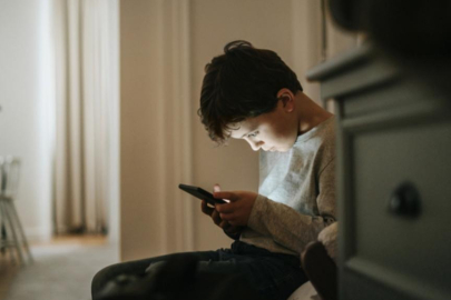 Sosyal medya düzenlemesinde 'sil baştan' değişiklik! Ailelere de kısıtlama geliyor...