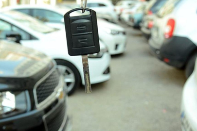 Yargıtay, bedel ödemeden araç alan kişiye dolandırıcılıktan verilen cezayı onadı