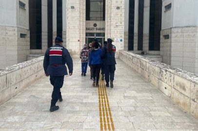 Balıkesir Edremit’te kablo hırsızlığı yapan 3 şüpheli tutuklandı